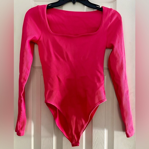Squareneck Longsleeve Bodysuit - Picture 3 of 6